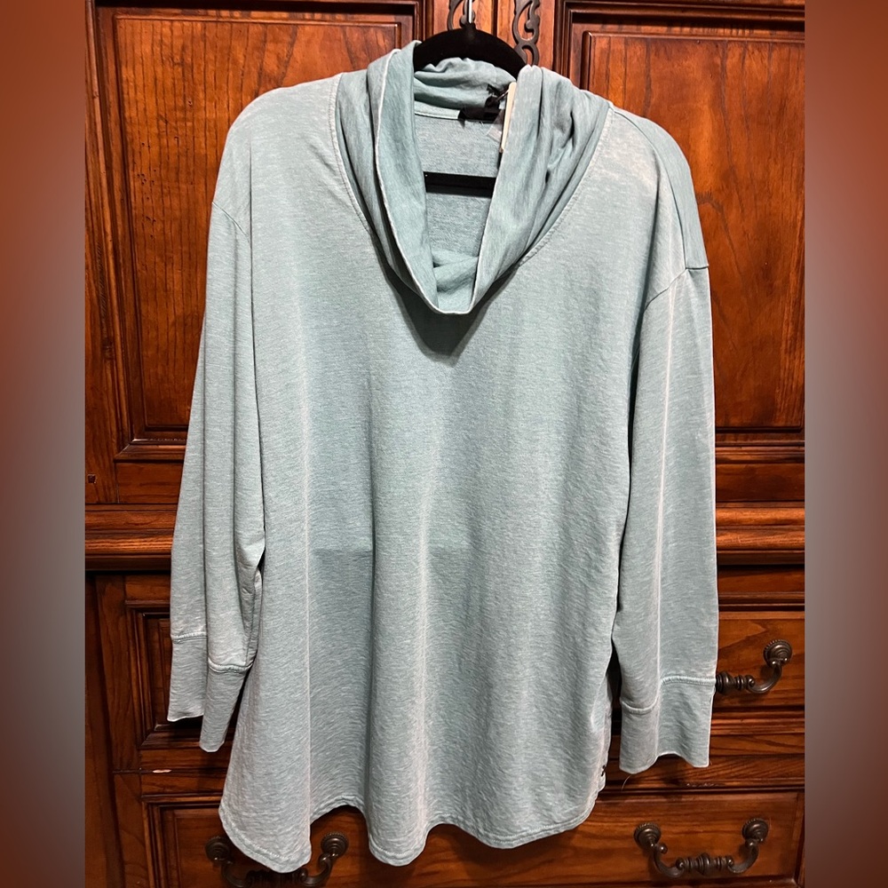 NWT, woman’s 2X long sleeve cotton/polyester blend shirt by Jane+Delancey
